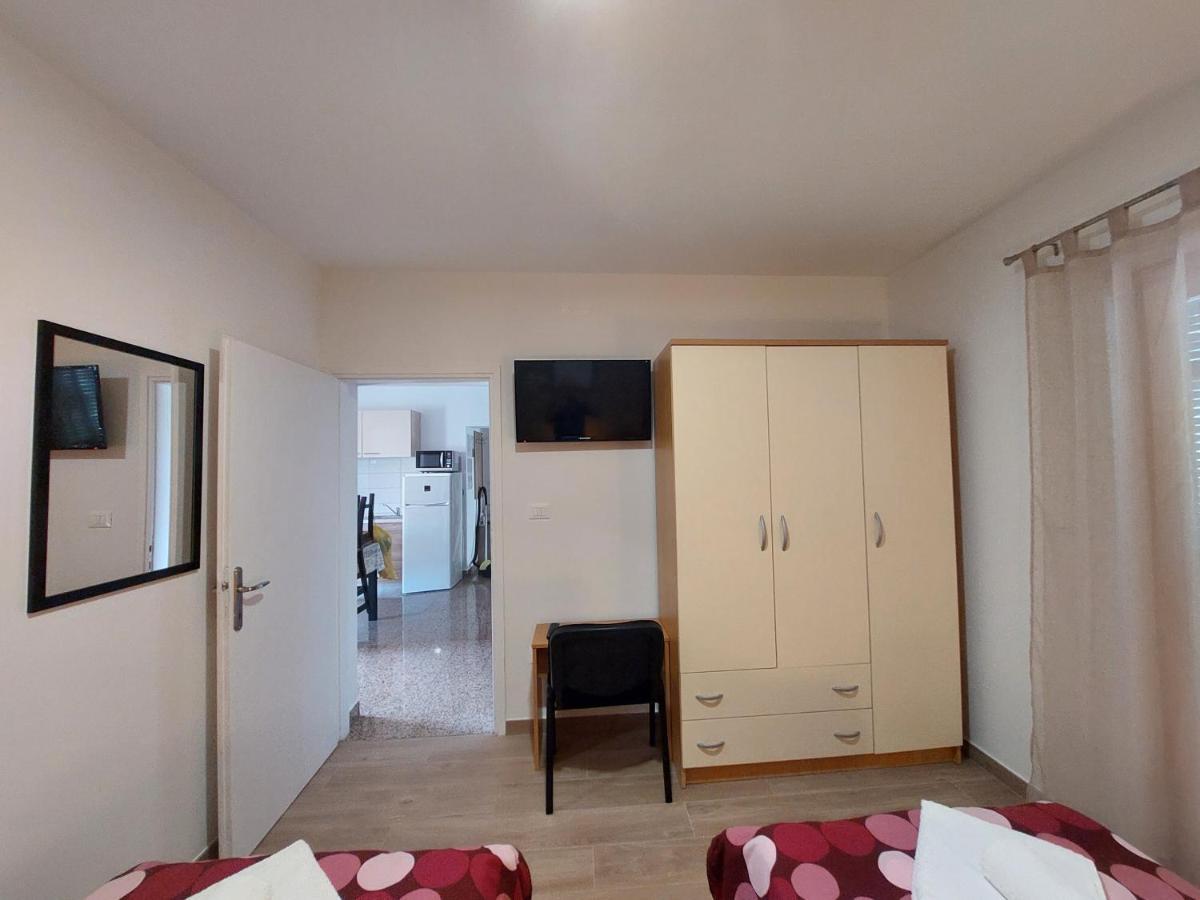 Apartment Luisa Porec Exterior photo