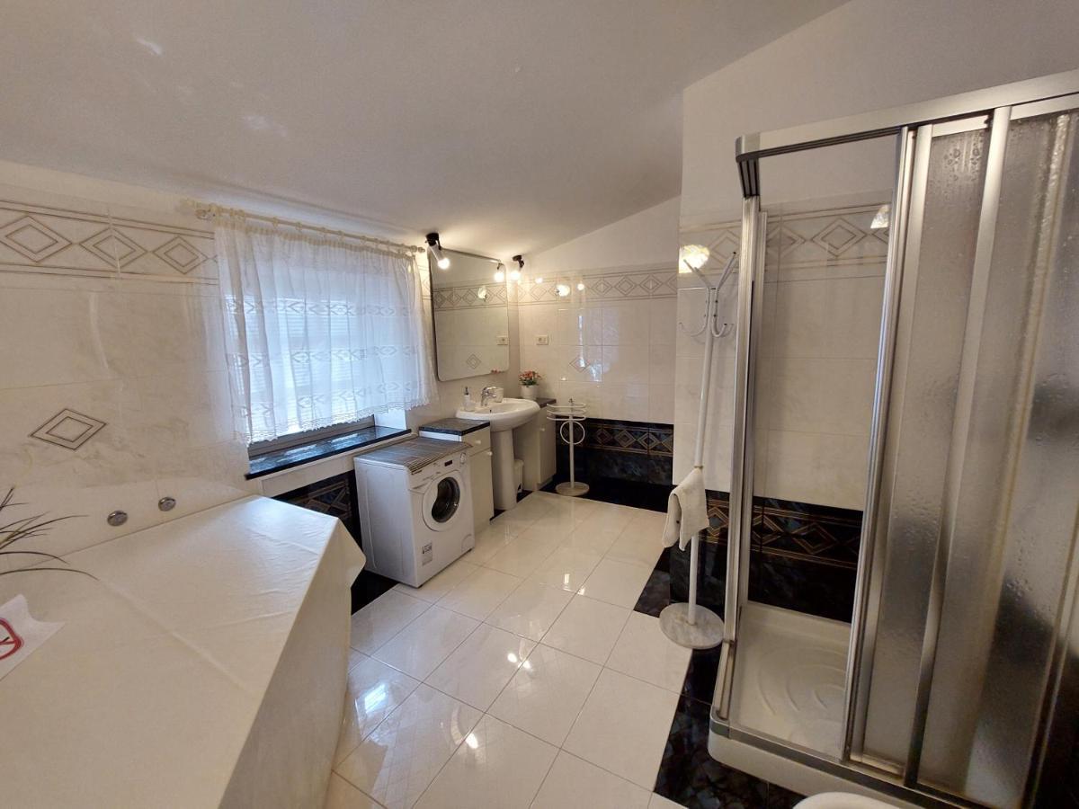 Apartment Luisa Porec Exterior photo